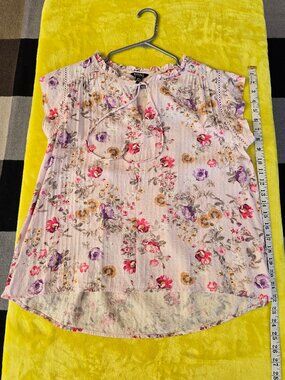 Flower blouse by Buffalo David Bitton size medium capped sleeve